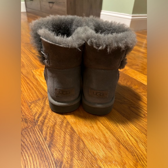Woman’s Ugg Mini Bailey Boots - Picture 6 of 7